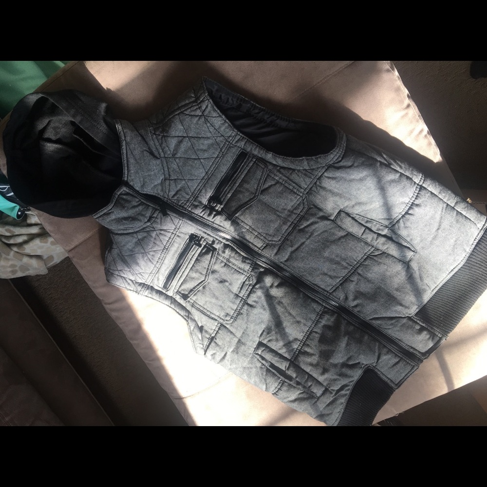 Men’s hooded gray and black stylish vest